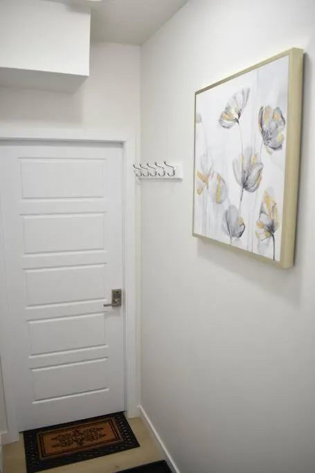 Cozy Escape! 2 Bedroom Guest Suite! 2 Queen Beds! Complimentary Wifi Netflix & Parking! 11 Mins From Yeg! 20 Mins From Wem! Edmonton Canadá