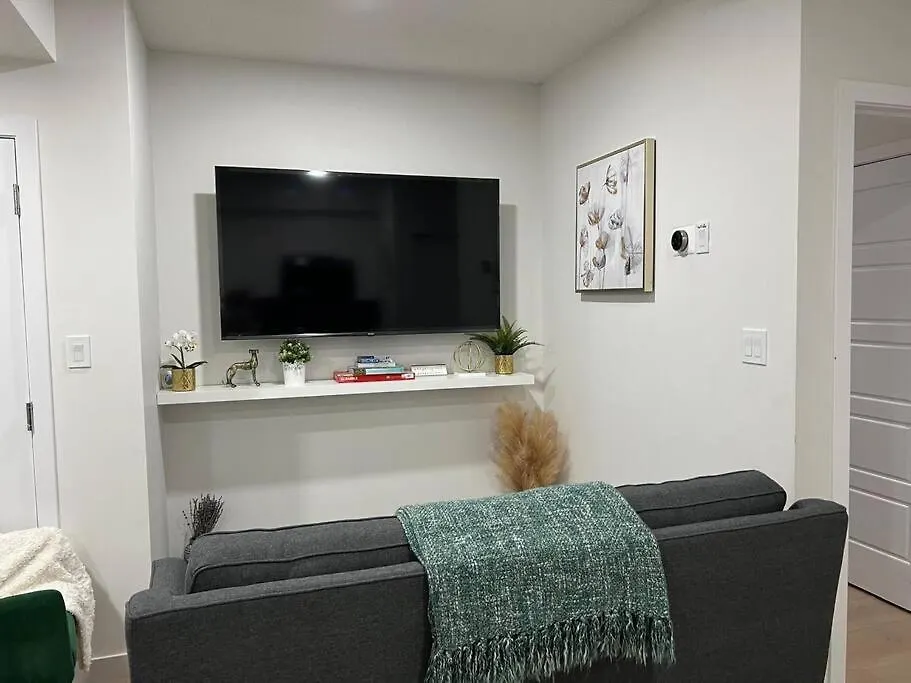 Apartamento Cozy Escape! 2 Bedroom Guest Suite! 2 Queen Beds! Complimentary Wifi Netflix & Parking! 11 Mins From Yeg! 20 Mins From Wem! Edmonton