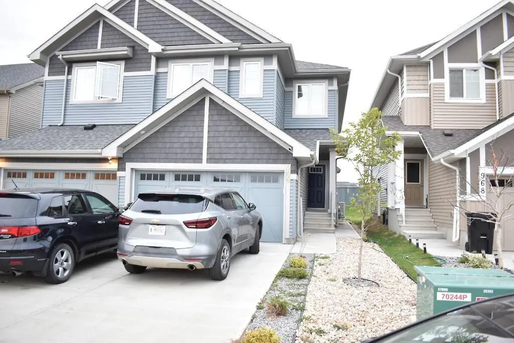 Cozy Escape! 2 Bedroom Guest Suite! 2 Queen Beds! Complimentary Wifi Netflix & Parking! 11 Mins From Yeg! 20 Mins From Wem! Edmonton Apartamento